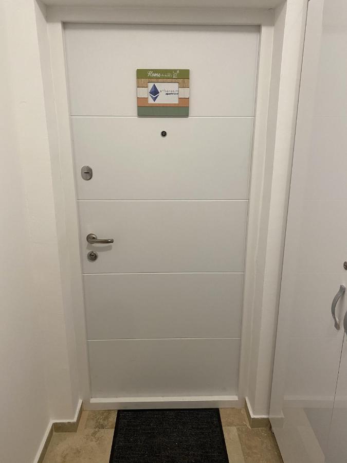 Bitcoin And Ethereum Deluxe Apartments Bar Dış mekan fotoğraf